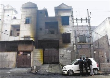 印度首都烟花厂大火造成17人丧生